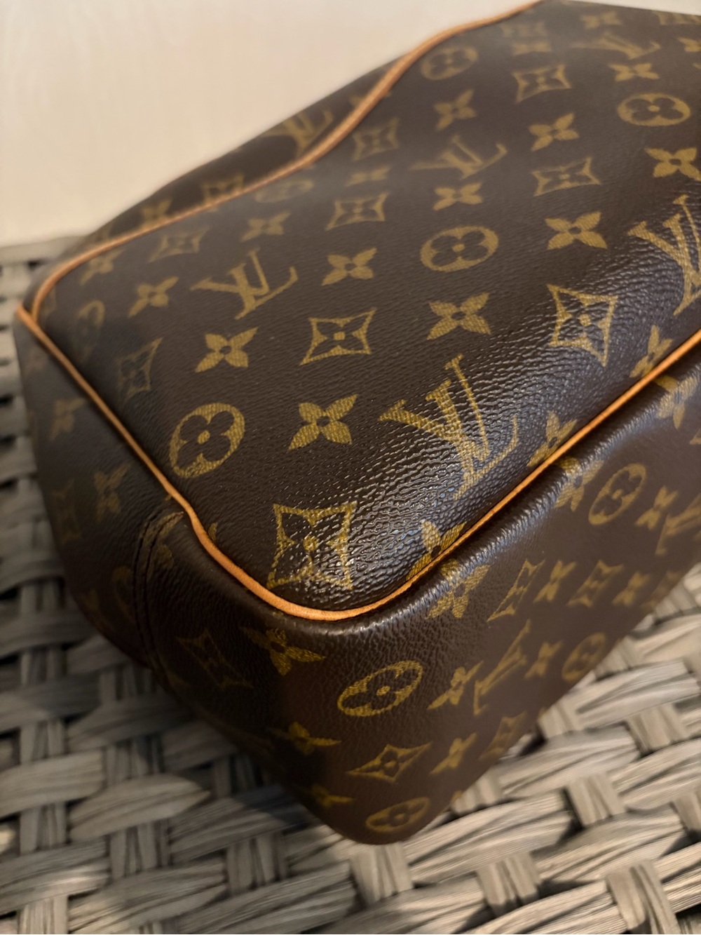Louis Vuitton Deauville monogram canvas handbag - Picture 11 of 16